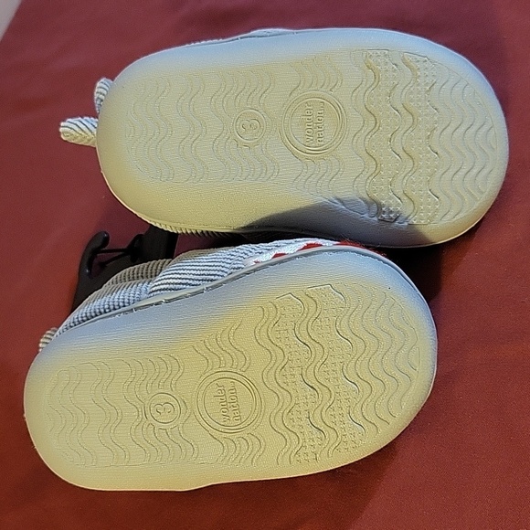 Wonder Nation Boys Shark Slippers, Size 3 NEW - Picture 2 of 3